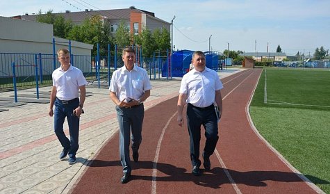 Андрей Шевченко вручил медали «Дети войны»